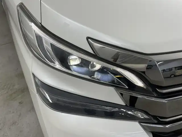 トヨタ ヴェルファイア Z Gエディション 埼玉県 2016(平28)年 6.3万km ホワイトパールクリスタルシャイン 禁煙車　サンルーフ　純正１０型ナビ　１２．１型後席モニター　両側電動スライドドア　ＥＴＣ　ＬＥＤヘッドライト　追従走行　ＭＴモード付ＡＴ　フルセグＴＶ　パワーシート　衝突被害軽減
