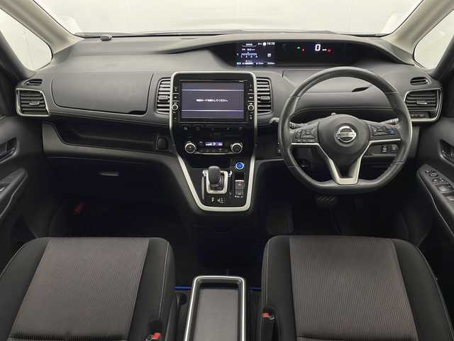 日産 セレナ e－パワー ハイウェイスター V 宮崎県 2018(平30)年 5.6万km アズライトブルー プロパイロット/エマ―ジェンシーブレーキ/LDW(車線逸脱警報）/LDP（車線逸脱防止支援）/速度標識表示/道路標識表示/インテリジェントパーキングアシスト/オートマチックハイビーム/コーナーセンサー/純正9インチSDナビ/フルセグTV/CD/DVD/Bluetooth/アラウンドビューモニター/純正後席フリップダウンモニター/両側パワースライドドア/ハンズフリーオートスライドドア/LEDヘッドライト/ビルトインETC/純正ドライブレコーダー（DJ4‐D）/保証書/取扱説明書