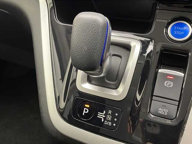 日産 セレナ e－パワー ハイウェイスター V 宮崎県 2018(平30)年 5.6万km アズライトブルー プロパイロット/エマ―ジェンシーブレーキ/LDW(車線逸脱警報）/LDP（車線逸脱防止支援）/速度標識表示/道路標識表示/インテリジェントパーキングアシスト/オートマチックハイビーム/コーナーセンサー/純正9インチSDナビ/フルセグTV/CD/DVD/Bluetooth/アラウンドビューモニター/純正後席フリップダウンモニター/両側パワースライドドア/ハンズフリーオートスライドドア/LEDヘッドライト/ビルトインETC/純正ドライブレコーダー（DJ4‐D）/保証書/取扱説明書