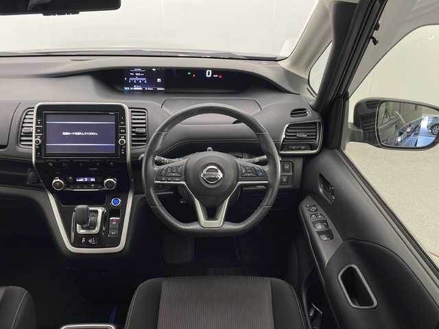 日産 セレナ e－パワー ハイウェイスター V 宮崎県 2018(平30)年 5.6万km アズライトブルー プロパイロット/エマ―ジェンシーブレーキ/LDW(車線逸脱警報）/LDP（車線逸脱防止支援）/速度標識表示/道路標識表示/インテリジェントパーキングアシスト/オートマチックハイビーム/コーナーセンサー/純正9インチSDナビ/フルセグTV/CD/DVD/Bluetooth/アラウンドビューモニター/純正後席フリップダウンモニター/両側パワースライドドア/ハンズフリーオートスライドドア/LEDヘッドライト/ビルトインETC/純正ドライブレコーダー（DJ4‐D）/保証書/取扱説明書