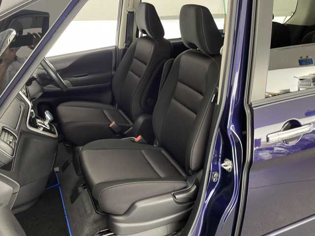 日産 セレナ e－パワー ハイウェイスター V 宮崎県 2018(平30)年 5.6万km アズライトブルー プロパイロット/エマ―ジェンシーブレーキ/LDW(車線逸脱警報）/LDP（車線逸脱防止支援）/速度標識表示/道路標識表示/インテリジェントパーキングアシスト/オートマチックハイビーム/コーナーセンサー/純正9インチSDナビ/フルセグTV/CD/DVD/Bluetooth/アラウンドビューモニター/純正後席フリップダウンモニター/両側パワースライドドア/ハンズフリーオートスライドドア/LEDヘッドライト/ビルトインETC/純正ドライブレコーダー（DJ4‐D）/保証書/取扱説明書
