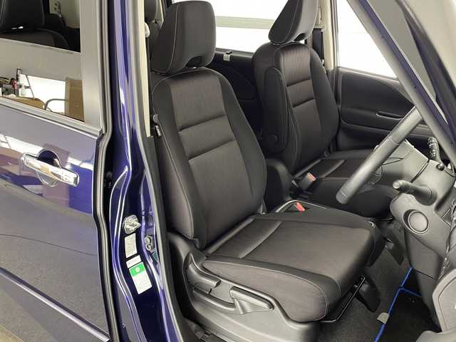 日産 セレナ e－パワー ハイウェイスター V 宮崎県 2018(平30)年 5.6万km アズライトブルー プロパイロット/エマ―ジェンシーブレーキ/LDW(車線逸脱警報）/LDP（車線逸脱防止支援）/速度標識表示/道路標識表示/インテリジェントパーキングアシスト/オートマチックハイビーム/コーナーセンサー/純正9インチSDナビ/フルセグTV/CD/DVD/Bluetooth/アラウンドビューモニター/純正後席フリップダウンモニター/両側パワースライドドア/ハンズフリーオートスライドドア/LEDヘッドライト/ビルトインETC/純正ドライブレコーダー（DJ4‐D）/保証書/取扱説明書