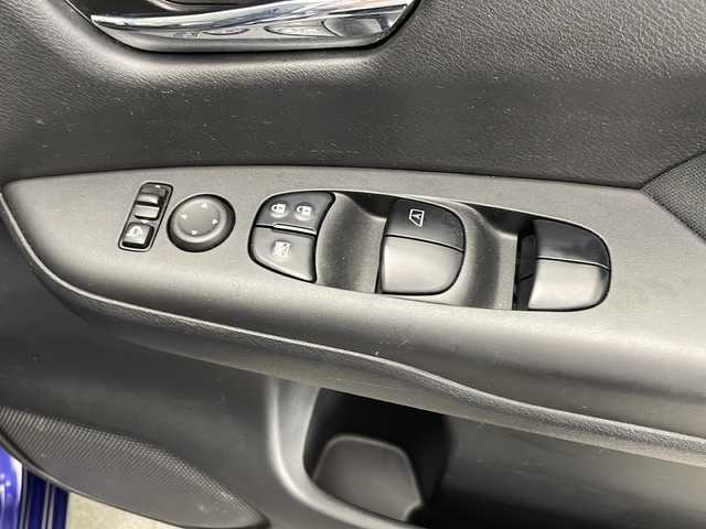 日産 セレナ e－パワー ハイウェイスター V 宮崎県 2018(平30)年 5.6万km アズライトブルー プロパイロット/エマ―ジェンシーブレーキ/LDW(車線逸脱警報）/LDP（車線逸脱防止支援）/速度標識表示/道路標識表示/インテリジェントパーキングアシスト/オートマチックハイビーム/コーナーセンサー/純正9インチSDナビ/フルセグTV/CD/DVD/Bluetooth/アラウンドビューモニター/純正後席フリップダウンモニター/両側パワースライドドア/ハンズフリーオートスライドドア/LEDヘッドライト/ビルトインETC/純正ドライブレコーダー（DJ4‐D）/保証書/取扱説明書