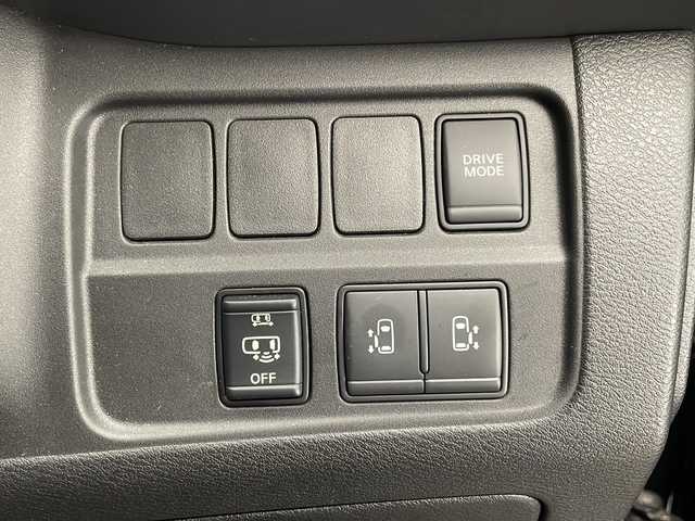 日産 セレナ e－パワー ハイウェイスター V 宮崎県 2018(平30)年 5.6万km アズライトブルー プロパイロット/エマ―ジェンシーブレーキ/LDW(車線逸脱警報）/LDP（車線逸脱防止支援）/速度標識表示/道路標識表示/インテリジェントパーキングアシスト/オートマチックハイビーム/コーナーセンサー/純正9インチSDナビ/フルセグTV/CD/DVD/Bluetooth/アラウンドビューモニター/純正後席フリップダウンモニター/両側パワースライドドア/ハンズフリーオートスライドドア/LEDヘッドライト/ビルトインETC/純正ドライブレコーダー（DJ4‐D）/保証書/取扱説明書