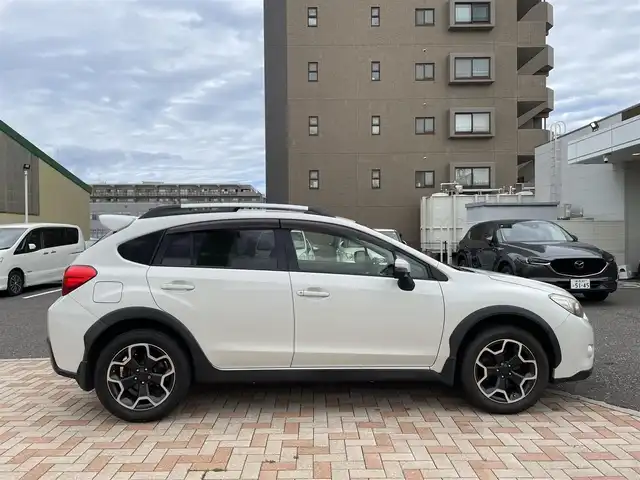 スバル インプレッサ ＸＶ 新潟県 2015(平27)年 10.1万km クリスタルホワイトP (株)IDOMが運営する【じしゃロン新潟店】の自社ローン専用車両になります。/こちらは現金またはオートローンご利用時の価格です。自社ローンご希望の方は別途その旨お申付け下さい/４WD/純正7インチSDナビ/アイサイト/フルセグTV視聴可能（走行中視聴不可）/CD/DVD/AM/FM再生可能/Bluetooth/USB接続可能/ETC/クルーズコントロール（追従走行可能）/パドルシフト/レーンキープアシスト/横滑り防止装置/パワーシート（D席＋N席）/バックカメラ/電動格納ウィンカーミラー/スマートキー/スペアキー