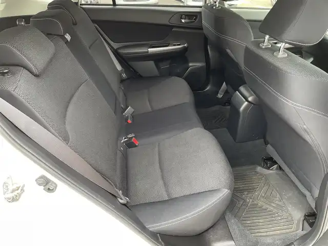 スバル インプレッサ ＸＶ 新潟県 2015(平27)年 10.1万km クリスタルホワイトP (株)IDOMが運営する【じしゃロン新潟店】の自社ローン専用車両になります。/こちらは現金またはオートローンご利用時の価格です。自社ローンご希望の方は別途その旨お申付け下さい/４WD/純正7インチSDナビ/アイサイト/フルセグTV視聴可能（走行中視聴不可）/CD/DVD/AM/FM再生可能/Bluetooth/USB接続可能/ETC/クルーズコントロール（追従走行可能）/パドルシフト/レーンキープアシスト/横滑り防止装置/パワーシート（D席＋N席）/バックカメラ/電動格納ウィンカーミラー/スマートキー/スペアキー