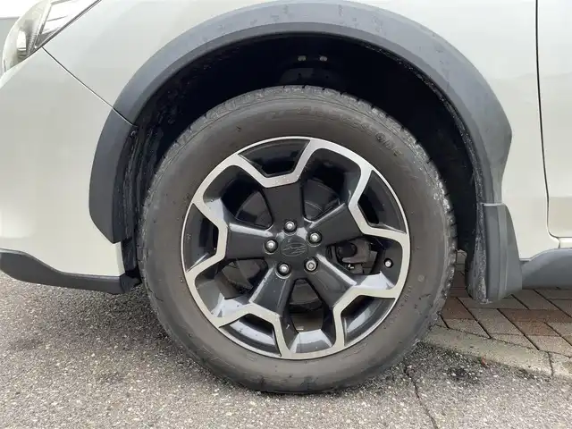 スバル インプレッサ ＸＶ 新潟県 2015(平27)年 10.1万km クリスタルホワイトP (株)IDOMが運営する【じしゃロン新潟店】の自社ローン専用車両になります。/こちらは現金またはオートローンご利用時の価格です。自社ローンご希望の方は別途その旨お申付け下さい/４WD/純正7インチSDナビ/アイサイト/フルセグTV視聴可能（走行中視聴不可）/CD/DVD/AM/FM再生可能/Bluetooth/USB接続可能/ETC/クルーズコントロール（追従走行可能）/パドルシフト/レーンキープアシスト/横滑り防止装置/パワーシート（D席＋N席）/バックカメラ/電動格納ウィンカーミラー/スマートキー/スペアキー