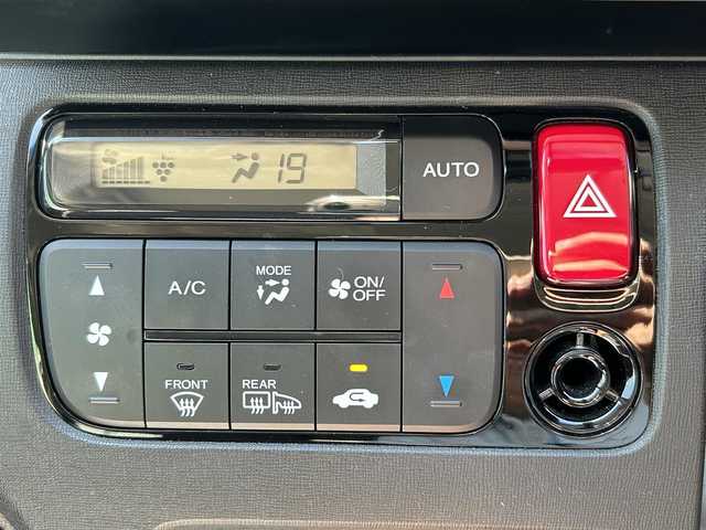 ホンダ Ｎ ＯＮＥ G SS ブラウンスタイルパッケージ 福岡県 2017(平29)年 1.6万km パール ワンオーナー/あんしんパッケージ/Gathers7型ナビ（CD/iPod/AM/FM/ワンセグ）/バックカメラ/LEDヘッドライト/オートライト/シートヒーター/USB入力端子/アイドリングストップ/横滑り防止装置/盗難防止装置/衝突軽減システム/ヒルスタートアシスト機能/スマートキー/ETC/保証書/取扱説明書/カラーコード（NH875PD）パール/ブラウン