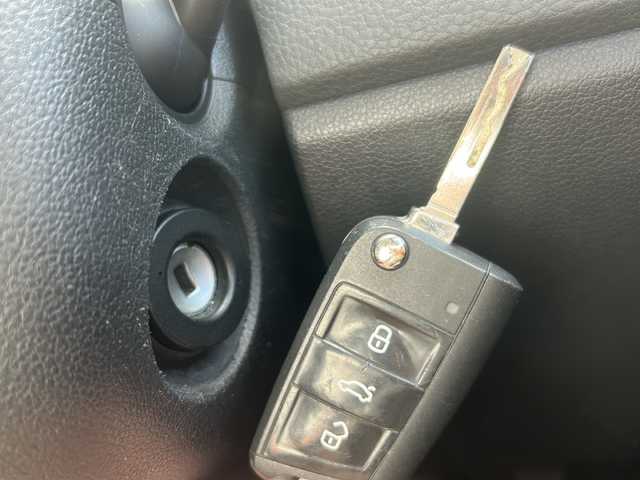 フォルクスワーゲン ポロ TSIコンフォートライン 沖縄県 2015(平27)年 5万km 赤 純正ナビ・ＴＶ・Bluetooth・CD・DVD/バックカメラ/ETC/リモコンキー/ウィンカードアミラー/純正アルミ/オートライト