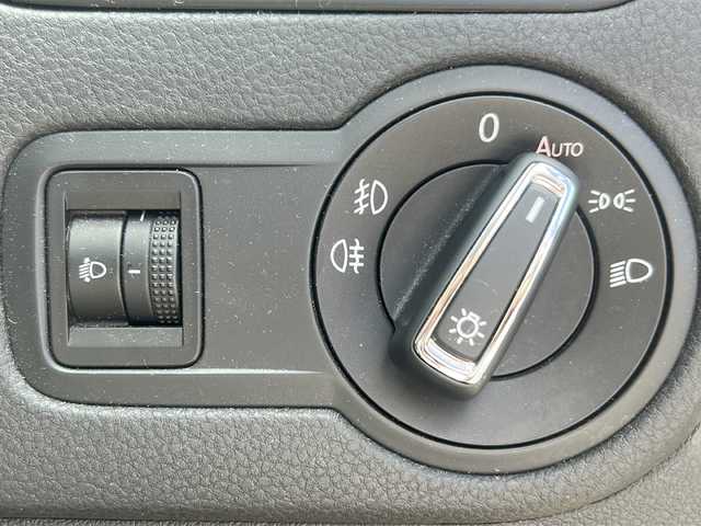 フォルクスワーゲン ポロ TSIコンフォートライン 沖縄県 2015(平27)年 5万km 赤 純正ナビ・ＴＶ・Bluetooth・CD・DVD/バックカメラ/ETC/リモコンキー/ウィンカードアミラー/純正アルミ/オートライト