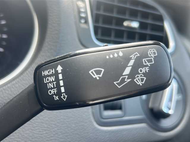 フォルクスワーゲン ポロ TSIコンフォートライン 沖縄県 2015(平27)年 5万km 赤 純正ナビ・ＴＶ・Bluetooth・CD・DVD/バックカメラ/ETC/リモコンキー/ウィンカードアミラー/純正アルミ/オートライト