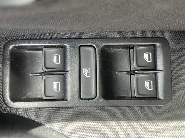 フォルクスワーゲン ポロ TSIコンフォートライン 沖縄県 2015(平27)年 5万km 赤 純正ナビ・ＴＶ・Bluetooth・CD・DVD/バックカメラ/ETC/リモコンキー/ウィンカードアミラー/純正アルミ/オートライト