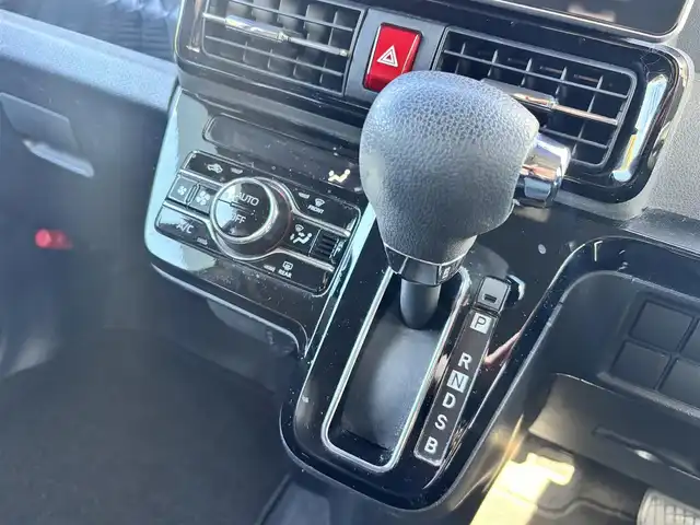 ダイハツ タント カスタム X 熊本県 2019(令1)年 5.8万km マスタードイエローマイカメタリック 純正9インチナビ（NSZN-Y69DS）/【フルセグTV/CD/DVD/Bluetooth】/バックカメラ/両側パワースライドドア/運転席ロングスライドシート/衝突軽減装置/コーナーセンサー/アイドリングストップ/純正15インチAW/前ドライブレコーダー/ビルトインETC/オートライト/電動格納ミラー/プッシュスタート/ステアリングスイッチ/フロアマット/ドアバイザー/横滑り防止/盗難防止装置/保証書/取扱説明書