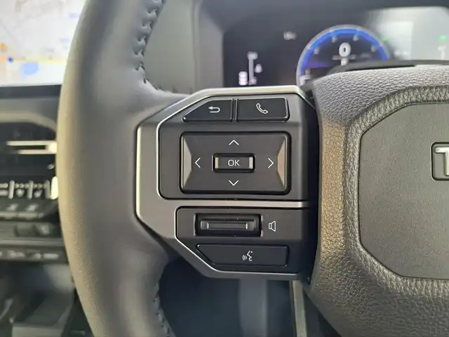 トヨタ ランドクルーザー ２５０ VX 大阪府 2024(令6)年 0.1万km プラチナホワイトパールマイカ /禁煙ワンオーナー//衝突被害軽減ブレーキ//サンルーフ/ルーフレール//純正12.3インチナビ機能付ディスプレイオーディオ//フルセグTV/BT/Miracast/HDMI/タイプC//全方位カメラ・バックカメラ//前後クリアランスソナー//ステアリングスイッチ//パワーバックドア//デジタルインナーミラー//レーンディパーチャーアラート//レーダークルーズコントロール//ブラインドスポットモニター//ビルトインETC2.0//DN席シートヒーター/エアシート//D席パワーシート//ステアリングヒーター//純正18AW//オートハイビーム