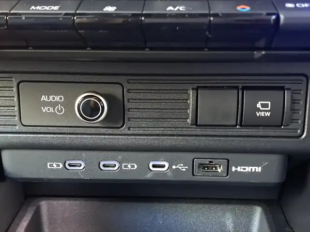 トヨタ ランドクルーザー ２５０ VX 大阪府 2024(令6)年 0.1万km プラチナホワイトパールマイカ /禁煙ワンオーナー//衝突被害軽減ブレーキ//サンルーフ/ルーフレール//純正12.3インチナビ機能付ディスプレイオーディオ//フルセグTV/BT/Miracast/HDMI/タイプC//全方位カメラ・バックカメラ//前後クリアランスソナー//ステアリングスイッチ//パワーバックドア//デジタルインナーミラー//レーンディパーチャーアラート//レーダークルーズコントロール//ブラインドスポットモニター//ビルトインETC2.0//DN席シートヒーター/エアシート//D席パワーシート//ステアリングヒーター//純正18AW//オートハイビーム