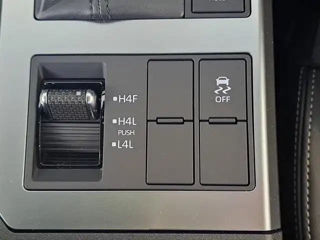 トヨタ ランドクルーザー ２５０ VX 大阪府 2024(令6)年 0.1万km プラチナホワイトパールマイカ /禁煙ワンオーナー//衝突被害軽減ブレーキ//サンルーフ/ルーフレール//純正12.3インチナビ機能付ディスプレイオーディオ//フルセグTV/BT/Miracast/HDMI/タイプC//全方位カメラ・バックカメラ//前後クリアランスソナー//ステアリングスイッチ//パワーバックドア//デジタルインナーミラー//レーンディパーチャーアラート//レーダークルーズコントロール//ブラインドスポットモニター//ビルトインETC2.0//DN席シートヒーター/エアシート//D席パワーシート//ステアリングヒーター//純正18AW//オートハイビーム