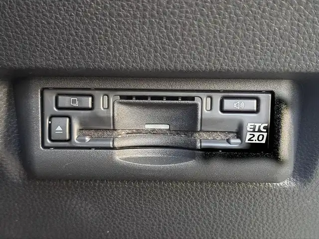 トヨタ ランドクルーザー ２５０ VX 大阪府 2024(令6)年 0.1万km プラチナホワイトパールマイカ /禁煙ワンオーナー//衝突被害軽減ブレーキ//サンルーフ/ルーフレール//純正12.3インチナビ機能付ディスプレイオーディオ//フルセグTV/BT/Miracast/HDMI/タイプC//全方位カメラ・バックカメラ//前後クリアランスソナー//ステアリングスイッチ//パワーバックドア//デジタルインナーミラー//レーンディパーチャーアラート//レーダークルーズコントロール//ブラインドスポットモニター//ビルトインETC2.0//DN席シートヒーター/エアシート//D席パワーシート//ステアリングヒーター//純正18AW//オートハイビーム