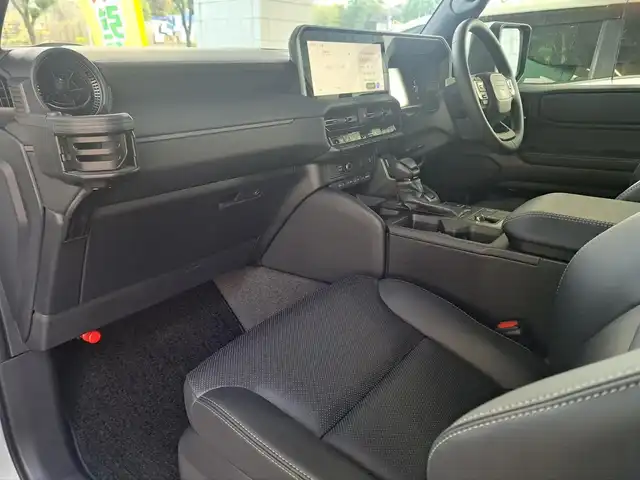 トヨタ ランドクルーザー ２５０ VX 大阪府 2024(令6)年 0.1万km プラチナホワイトパールマイカ /禁煙ワンオーナー//衝突被害軽減ブレーキ//サンルーフ/ルーフレール//純正12.3インチナビ機能付ディスプレイオーディオ//フルセグTV/BT/Miracast/HDMI/タイプC//全方位カメラ・バックカメラ//前後クリアランスソナー//ステアリングスイッチ//パワーバックドア//デジタルインナーミラー//レーンディパーチャーアラート//レーダークルーズコントロール//ブラインドスポットモニター//ビルトインETC2.0//DN席シートヒーター/エアシート//D席パワーシート//ステアリングヒーター//純正18AW//オートハイビーム