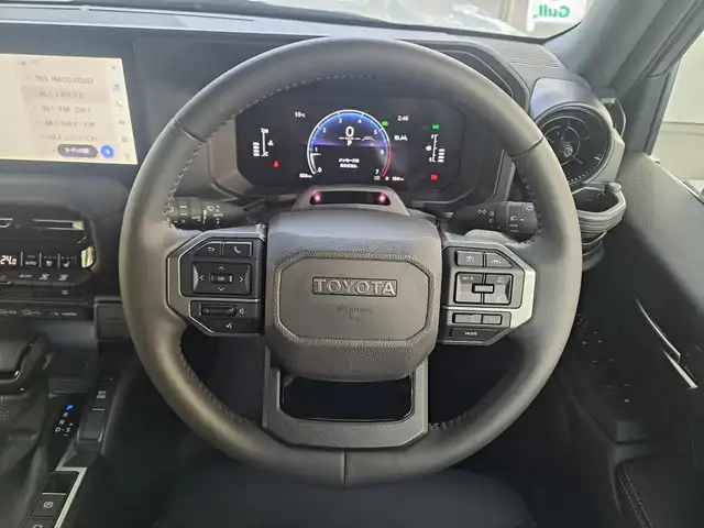 トヨタ ランドクルーザー ２５０ VX 大阪府 2024(令6)年 0.1万km プラチナホワイトパールマイカ /禁煙ワンオーナー//衝突被害軽減ブレーキ//サンルーフ/ルーフレール//純正12.3インチナビ機能付ディスプレイオーディオ//フルセグTV/BT/Miracast/HDMI/タイプC//全方位カメラ・バックカメラ//前後クリアランスソナー//ステアリングスイッチ//パワーバックドア//デジタルインナーミラー//レーンディパーチャーアラート//レーダークルーズコントロール//ブラインドスポットモニター//ビルトインETC2.0//DN席シートヒーター/エアシート//D席パワーシート//ステアリングヒーター//純正18AW//オートハイビーム