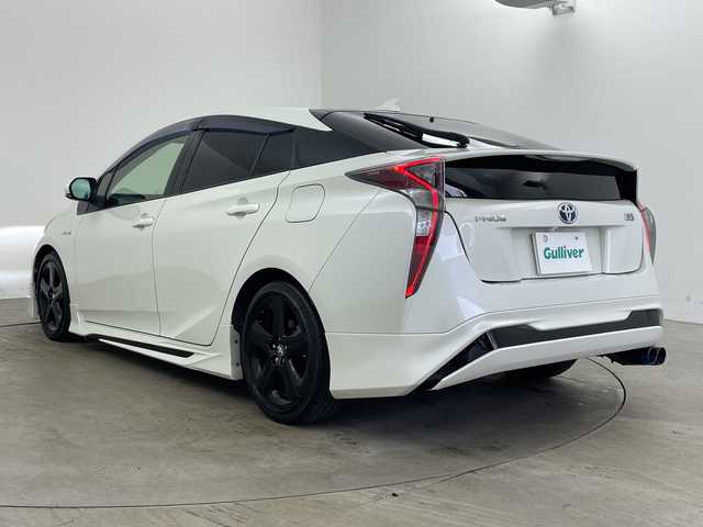 トヨタ プリウス S ツーリングセレクション 兵庫県 2016(平28)年 7.5万km ホワイトパールクリスタルシャイン ・社外9インチメモリナビ/・AM/FM/CD/DVD/HDMI/・Bluetooth接続/・フルセグTV/・ビルトインETC/・前後ドライブレコーダー/・モデリスタエアロ（F・S・R）/・前席シートヒーター/・革シート/・ステアリングスイッチ/・スマートキー/・LEDライト/・LEDフォグランプ/・プッシュスタート/・カーテンエアバック/・ローダウン/・純正フロアマット/・17インチ純正アルミホイール/・取扱説明書/・保証書/・スペアキー