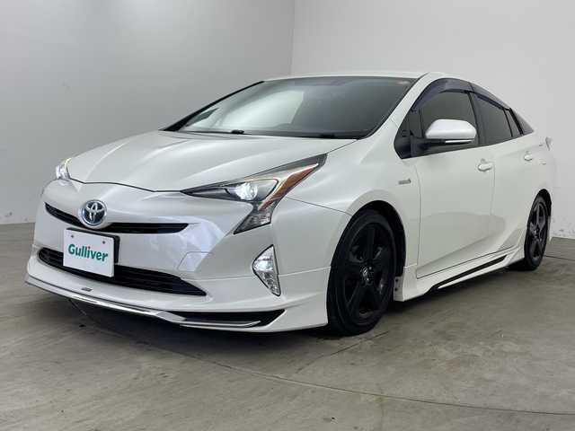 トヨタ プリウス S ツーリングセレクション 兵庫県 2016(平28)年 7.5万km ホワイトパールクリスタルシャイン ・社外9インチメモリナビ/・AM/FM/CD/DVD/HDMI/・Bluetooth接続/・フルセグTV/・ビルトインETC/・前後ドライブレコーダー/・モデリスタエアロ（F・S・R）/・前席シートヒーター/・革シート/・ステアリングスイッチ/・スマートキー/・LEDライト/・LEDフォグランプ/・プッシュスタート/・カーテンエアバック/・ローダウン/・純正フロアマット/・17インチ純正アルミホイール/・取扱説明書/・保証書/・スペアキー