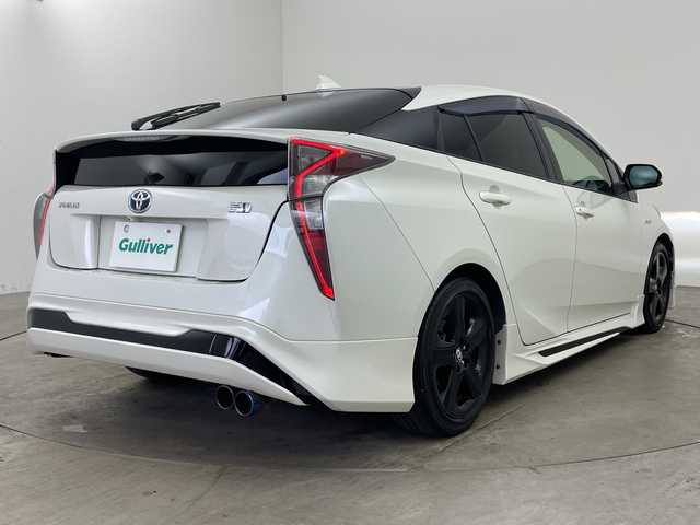 トヨタ プリウス S ツーリングセレクション 兵庫県 2016(平28)年 7.5万km ホワイトパールクリスタルシャイン ・社外9インチメモリナビ/・AM/FM/CD/DVD/HDMI/・Bluetooth接続/・フルセグTV/・ビルトインETC/・前後ドライブレコーダー/・モデリスタエアロ（F・S・R）/・前席シートヒーター/・革シート/・ステアリングスイッチ/・スマートキー/・LEDライト/・LEDフォグランプ/・プッシュスタート/・カーテンエアバック/・ローダウン/・純正フロアマット/・17インチ純正アルミホイール/・取扱説明書/・保証書/・スペアキー