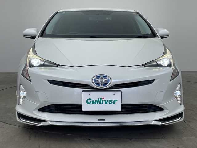 トヨタ プリウス S ツーリングセレクション 兵庫県 2016(平28)年 7.5万km ホワイトパールクリスタルシャイン ・社外9インチメモリナビ/・AM/FM/CD/DVD/HDMI/・Bluetooth接続/・フルセグTV/・ビルトインETC/・前後ドライブレコーダー/・モデリスタエアロ（F・S・R）/・前席シートヒーター/・革シート/・ステアリングスイッチ/・スマートキー/・LEDライト/・LEDフォグランプ/・プッシュスタート/・カーテンエアバック/・ローダウン/・純正フロアマット/・17インチ純正アルミホイール/・取扱説明書/・保証書/・スペアキー
