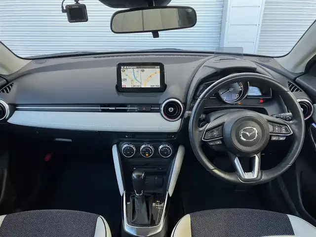 マツダ デミオ XD ツーリング Lパッケージ 高知県 2017(平29)年 2万km スノーフレイクホワイトパールマイカ 純正ナビ/Bluetooth接続/ETC/ターボ/ドライブレコーダー/全方位カメラ/純正フロアマット/純正16インチアルミホイール/フルセグテレビ/AAC/シートヒーター/横滑り防止装置/盗難防止装置/衝突被害軽減システム/LEDヘッドライト/AM/FM/本革巻きステアリング