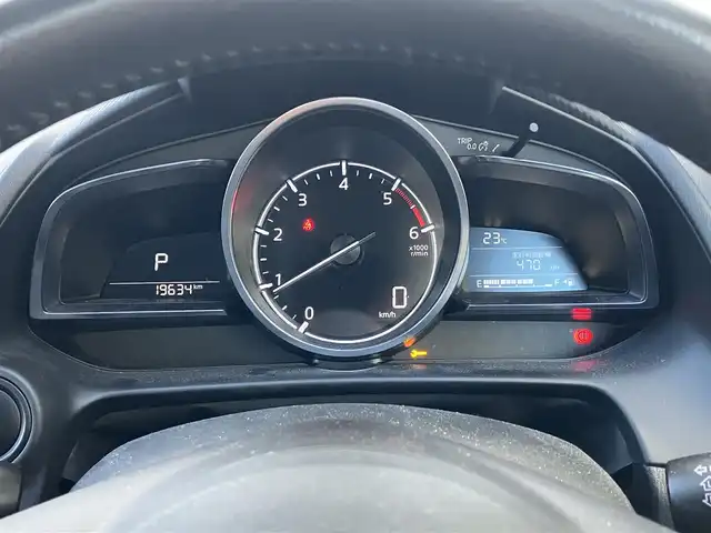 マツダ デミオ XD ツーリング Lパッケージ 高知県 2017(平29)年 2万km スノーフレイクホワイトパールマイカ 純正ナビ/Bluetooth接続/ETC/ターボ/ドライブレコーダー/全方位カメラ/純正フロアマット/純正16インチアルミホイール/フルセグテレビ/AAC/シートヒーター/横滑り防止装置/盗難防止装置/衝突被害軽減システム/LEDヘッドライト/AM/FM/本革巻きステアリング