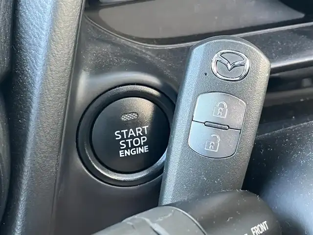 マツダ デミオ XD ツーリング Lパッケージ 高知県 2017(平29)年 2万km スノーフレイクホワイトパールマイカ 純正ナビ/Bluetooth接続/ETC/ターボ/ドライブレコーダー/全方位カメラ/純正フロアマット/純正16インチアルミホイール/フルセグテレビ/AAC/シートヒーター/横滑り防止装置/盗難防止装置/衝突被害軽減システム/LEDヘッドライト/AM/FM/本革巻きステアリング