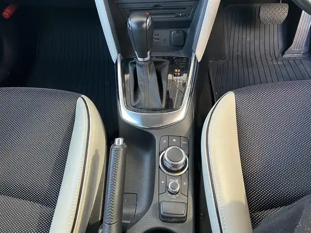 マツダ デミオ XD ツーリング Lパッケージ 高知県 2017(平29)年 2万km スノーフレイクホワイトパールマイカ 純正ナビ/Bluetooth接続/ETC/ターボ/ドライブレコーダー/全方位カメラ/純正フロアマット/純正16インチアルミホイール/フルセグテレビ/AAC/シートヒーター/横滑り防止装置/盗難防止装置/衝突被害軽減システム/LEDヘッドライト/AM/FM/本革巻きステアリング