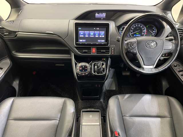 トヨタ エスクァイア ハイブリッド Gi 愛媛県 2015(平27)年 6.6万km ブラック 純正フリップダウンモニター/純正９型ナビ/フルセグTV　Bluetooth　DVD再生/バックカメラ/クルーズコントロール/両側電動スライドドア/レザーシート/クルーズコントロール/ドライブレコーダー/ＥＴＣ/おくだけ充電/シートヒーター/ＬＥＤ