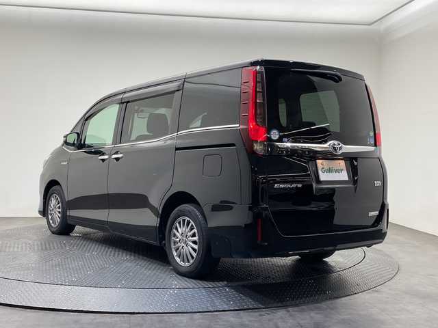 トヨタ エスクァイア ハイブリッド Gi 愛媛県 2015(平27)年 6.6万km ブラック 純正フリップダウンモニター/純正９型ナビ/フルセグTV　Bluetooth　DVD再生/バックカメラ/クルーズコントロール/両側電動スライドドア/レザーシート/クルーズコントロール/ドライブレコーダー/ＥＴＣ/おくだけ充電/シートヒーター/ＬＥＤ