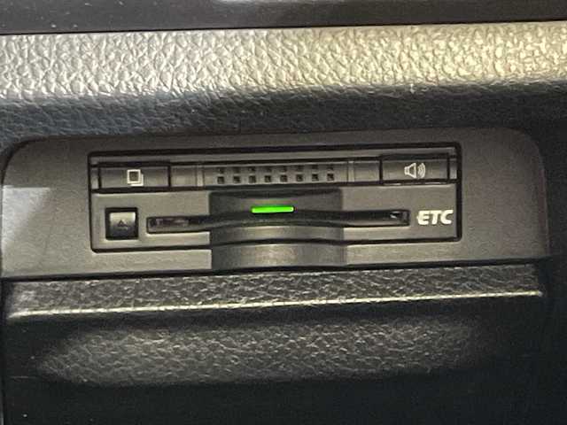 トヨタ エスクァイア ハイブリッド Gi 愛媛県 2015(平27)年 6.6万km ブラック 純正フリップダウンモニター/純正９型ナビ/フルセグTV　Bluetooth　DVD再生/バックカメラ/クルーズコントロール/両側電動スライドドア/レザーシート/クルーズコントロール/ドライブレコーダー/ＥＴＣ/おくだけ充電/シートヒーター/ＬＥＤ