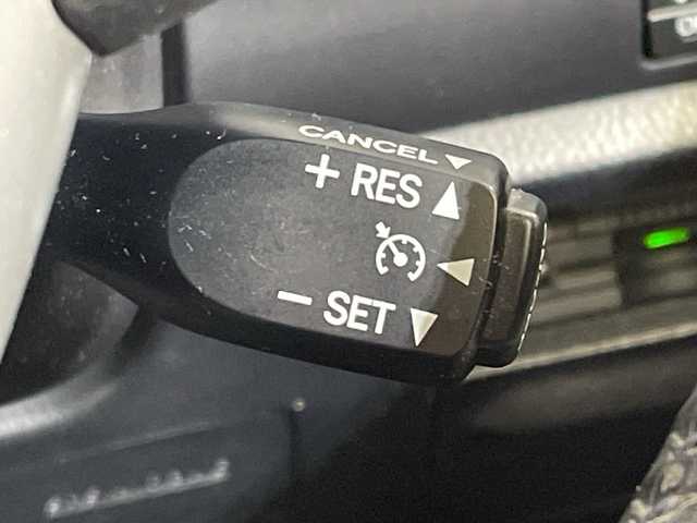 トヨタ エスクァイア ハイブリッド Gi 愛媛県 2015(平27)年 6.6万km ブラック 純正フリップダウンモニター/純正９型ナビ/フルセグTV　Bluetooth　DVD再生/バックカメラ/クルーズコントロール/両側電動スライドドア/レザーシート/クルーズコントロール/ドライブレコーダー/ＥＴＣ/おくだけ充電/シートヒーター/ＬＥＤ