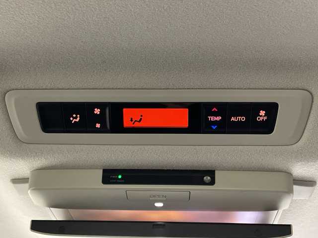 トヨタ エスクァイア ハイブリッド Gi 愛媛県 2015(平27)年 6.6万km ブラック 純正フリップダウンモニター/純正９型ナビ/フルセグTV　Bluetooth　DVD再生/バックカメラ/クルーズコントロール/両側電動スライドドア/レザーシート/クルーズコントロール/ドライブレコーダー/ＥＴＣ/おくだけ充電/シートヒーター/ＬＥＤ