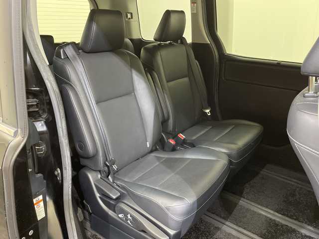 トヨタ エスクァイア ハイブリッド Gi 愛媛県 2015(平27)年 6.6万km ブラック 純正フリップダウンモニター/純正９型ナビ/フルセグTV　Bluetooth　DVD再生/バックカメラ/クルーズコントロール/両側電動スライドドア/レザーシート/クルーズコントロール/ドライブレコーダー/ＥＴＣ/おくだけ充電/シートヒーター/ＬＥＤ