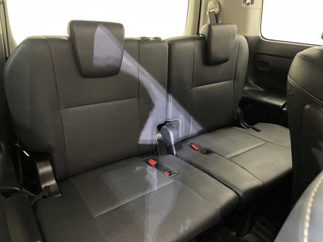 トヨタ エスクァイア ハイブリッド Gi 愛媛県 2015(平27)年 6.6万km ブラック 純正フリップダウンモニター/純正９型ナビ/フルセグTV　Bluetooth　DVD再生/バックカメラ/クルーズコントロール/両側電動スライドドア/レザーシート/クルーズコントロール/ドライブレコーダー/ＥＴＣ/おくだけ充電/シートヒーター/ＬＥＤ