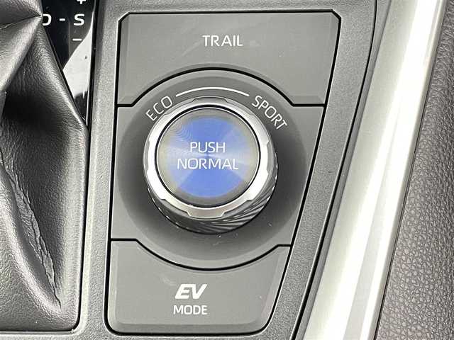 トヨタ ＲＡＶ４ ハイブリッドG 千葉県 2020(令2)年 5.1万km アティチュードブラックマイカ 禁煙車/4WD/トヨタセーフティーセンス/・衝突軽減ブレーキ/・レーンキープアシスト/・追従クルーズコントロール/・横滑り防止装置/・オートハイビーム/・ブラインドスポットモニター/ムーンルーフ/純正9インチSDナビ/フルセグTV/Bluetooth/CD/DVD/SD/ビルトインETC2.0/パワーバックドア/白革シート/シートヒーター/ステアリングヒーター/ヒッチメンバー/純正１８インチアルミ/純正フロアマット・ドアバイザー/プッシュスタート/スマートキー/スペアキー