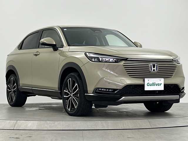 ホンダ ヴェゼル ハイブリッド e:HEV Z 大阪府 2021(令3)年 5.1万km サンドカーキパール 純正ディスプレイオーディオ/（FM/AM/TV/Bluetooth）/ホンダセンシング/・路外逸脱抑制システム/・ブラインドスポットモニター/・踏み間違い衝突軽減システム/・衝突被害軽減システム/ダウンヒルアシスト/レーダークルーズコントロール/バックカメラ/・バックソナー/ドライブレコーダー/ETC/車内Wi-Fi/ブレーキホールド/電子パーキング/ハーフレザーシート/・シートヒーター/ステアリングヒーター/ステアリングスイッチ/パドルシフト/電動リアゲート/横滑り防止/プッシュスタート/スマートキー/USB/SOSボタン/自動防眩ルームミラー