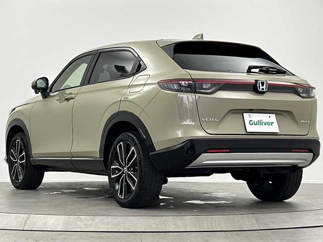 ホンダ ヴェゼル ハイブリッド e:HEV Z 大阪府 2021(令3)年 5.1万km サンドカーキパール 純正ディスプレイオーディオ/（FM/AM/TV/Bluetooth）/ホンダセンシング/・路外逸脱抑制システム/・ブラインドスポットモニター/・踏み間違い衝突軽減システム/・衝突被害軽減システム/ダウンヒルアシスト/レーダークルーズコントロール/バックカメラ/・バックソナー/ドライブレコーダー/ETC/車内Wi-Fi/ブレーキホールド/電子パーキング/ハーフレザーシート/・シートヒーター/ステアリングヒーター/ステアリングスイッチ/パドルシフト/電動リアゲート/横滑り防止/プッシュスタート/スマートキー/USB/SOSボタン/自動防眩ルームミラー
