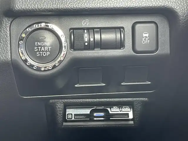スバル フォレスター S－リミテッド 埼玉県 2015(平27)年 9.3万km アイスシルバーメタリック (株)IDOMが運営する【じしゃロン鳩ヶ谷店】の自社ローン専用車両になりますこちらは現金またはオートローンご利用時の価格です。自社ローンご希望の方は別途その旨お申付け下さい/アイサイト/衝突被害軽減ブレーキ/アクティブレーンキープ/全車速追従機能付きクルーズコントロール/X MODE/ヒートシーター（D席＋N席）/パワーシート（D席＋N席）/アイドリングストップ/プッシュスタート/スマートキー/ETC/オートエアコン/HIDオートライト/純正フロアマット