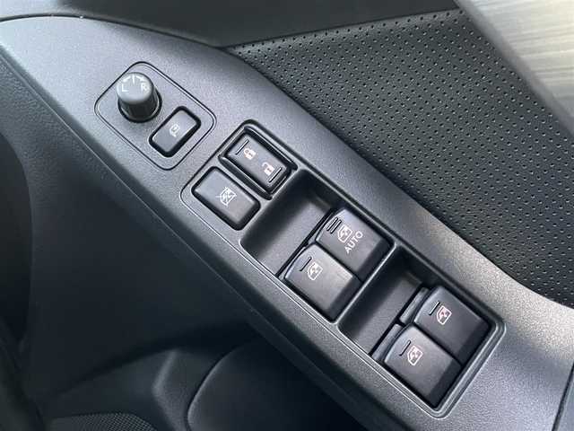 スバル フォレスター S－リミテッド 埼玉県 2015(平27)年 9.3万km アイスシルバーメタリック (株)IDOMが運営する【じしゃロン鳩ヶ谷店】の自社ローン専用車両になりますこちらは現金またはオートローンご利用時の価格です。自社ローンご希望の方は別途その旨お申付け下さい/アイサイト/衝突被害軽減ブレーキ/アクティブレーンキープ/全車速追従機能付きクルーズコントロール/X MODE/ヒートシーター（D席＋N席）/パワーシート（D席＋N席）/アイドリングストップ/プッシュスタート/スマートキー/ETC/オートエアコン/HIDオートライト/純正フロアマット