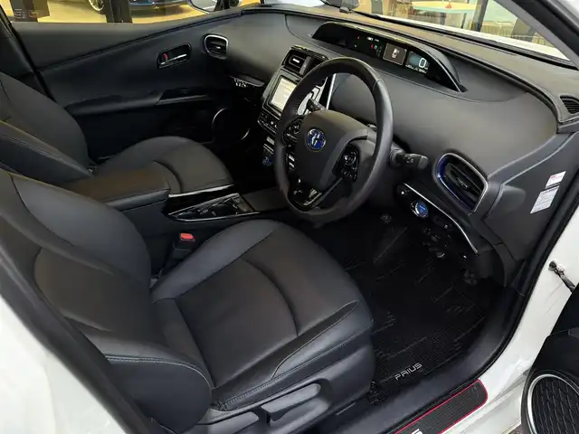 トヨタ プリウス Sツーリングセレクション 栃木県 2019(令1)年 3.4万km ホワイトパールクリスタルシャイン TRDサイドカバー/TRDドアバイザー/シックスセンスバンパーガーニッシュ/純正SDナビ/Bluetoothオーディオ/DVD再生機能/バックカメラ/フルセグTV（走行中視聴可）/ステアリングリモコン/トヨタセーフティセンス/プリクラッシュ/LDA/レーダークルーズコントロール/ブラックレザーシート /前席シートヒーター/ビルトインETC2.0/前後ドライブレコーダー/純正18インチAW/ブラックアクセントピース/スマートキー×2