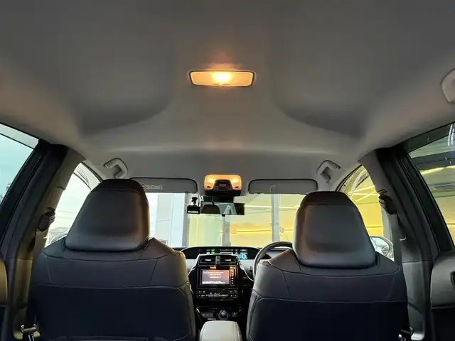 トヨタ プリウス Sツーリングセレクション 栃木県 2019(令1)年 3.4万km ホワイトパールクリスタルシャイン TRDサイドカバー/TRDドアバイザー/シックスセンスバンパーガーニッシュ/純正SDナビ/Bluetoothオーディオ/DVD再生機能/バックカメラ/フルセグTV（走行中視聴可）/ステアリングリモコン/トヨタセーフティセンス/プリクラッシュ/LDA/レーダークルーズコントロール/ブラックレザーシート /前席シートヒーター/ビルトインETC2.0/前後ドライブレコーダー/純正18インチAW/ブラックアクセントピース/スマートキー×2