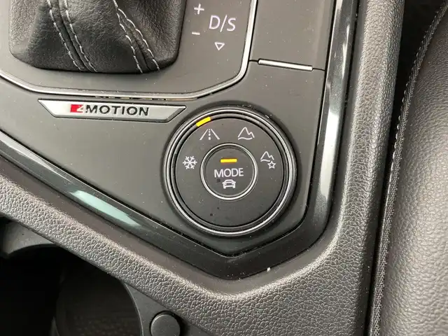 フォルクスワーゲン ティグアン TDI 4モーション Rライン 道央・札幌 2018(平30)年 9.3万km オリックスホワイトパールエフェクト ・4WD/ディーゼルターボ/サンルーフ/・オールインセーフティ/・9.2インチメーカー純正ナビ/・BT/CD/SD/USB(AppleCarPlay/AndroidAuto)/・360°ビューカメラ/・アダプティブクルーズコントロール/・パワーバックドア/・LEDオートライト/フォグランプ/・ヘッドアップディスプレイ/・レザーシート/シートヒーター/パワーシート/・アイドリングストップ/・スマートキー×2/・ETC2.0/・ドライブレコーダー前方/・純正AW付きサマータイヤ積込