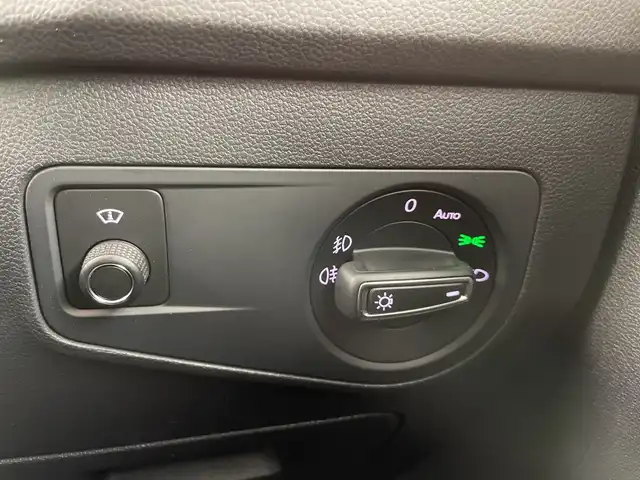 フォルクスワーゲン ティグアン TDI 4モーション Rライン 道央・札幌 2018(平30)年 9.3万km オリックスホワイトパールエフェクト ・4WD/ディーゼルターボ/サンルーフ/・オールインセーフティ/・9.2インチメーカー純正ナビ/・BT/CD/SD/USB(AppleCarPlay/AndroidAuto)/・360°ビューカメラ/・アダプティブクルーズコントロール/・パワーバックドア/・LEDオートライト/フォグランプ/・ヘッドアップディスプレイ/・レザーシート/シートヒーター/パワーシート/・アイドリングストップ/・スマートキー×2/・ETC2.0/・ドライブレコーダー前方/・純正AW付きサマータイヤ積込