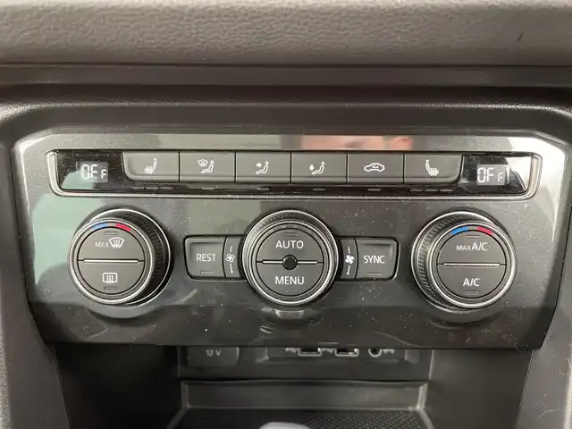 フォルクスワーゲン ティグアン TDI 4モーション Rライン 道央・札幌 2018(平30)年 9.3万km オリックスホワイトパールエフェクト ・4WD/ディーゼルターボ/サンルーフ/・オールインセーフティ/・9.2インチメーカー純正ナビ/・BT/CD/SD/USB(AppleCarPlay/AndroidAuto)/・360°ビューカメラ/・アダプティブクルーズコントロール/・パワーバックドア/・LEDオートライト/フォグランプ/・ヘッドアップディスプレイ/・レザーシート/シートヒーター/パワーシート/・アイドリングストップ/・スマートキー×2/・ETC2.0/・ドライブレコーダー前方/・純正AW付きサマータイヤ積込