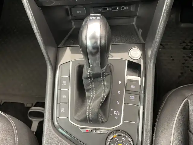 フォルクスワーゲン ティグアン TDI 4モーション Rライン 道央・札幌 2018(平30)年 9.3万km オリックスホワイトパールエフェクト ・4WD/ディーゼルターボ/サンルーフ/・オールインセーフティ/・9.2インチメーカー純正ナビ/・BT/CD/SD/USB(AppleCarPlay/AndroidAuto)/・360°ビューカメラ/・アダプティブクルーズコントロール/・パワーバックドア/・LEDオートライト/フォグランプ/・ヘッドアップディスプレイ/・レザーシート/シートヒーター/パワーシート/・アイドリングストップ/・スマートキー×2/・ETC2.0/・ドライブレコーダー前方/・純正AW付きサマータイヤ積込