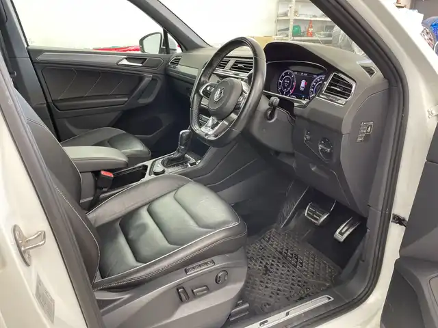 フォルクスワーゲン ティグアン TDI 4モーション Rライン 道央・札幌 2018(平30)年 9.3万km オリックスホワイトパールエフェクト ・4WD/ディーゼルターボ/サンルーフ/・オールインセーフティ/・9.2インチメーカー純正ナビ/・BT/CD/SD/USB(AppleCarPlay/AndroidAuto)/・360°ビューカメラ/・アダプティブクルーズコントロール/・パワーバックドア/・LEDオートライト/フォグランプ/・ヘッドアップディスプレイ/・レザーシート/シートヒーター/パワーシート/・アイドリングストップ/・スマートキー×2/・ETC2.0/・ドライブレコーダー前方/・純正AW付きサマータイヤ積込